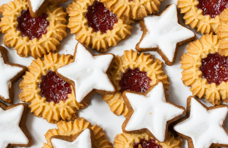 Galletas circulares y con forma de estrella de 5 puntas